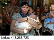 Russia Samara June 25, 2011: Orthodox parishioners came to baptize their babies in the church. Редакционное фото, фотограф Акиньшин Владимир / Фотобанк Лори