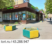 Магазин натуральных продуктов "ВкусВилл". Халтуринская улица, 17. Район Преображенское. Город Москва (2023 год). Редакционное фото, фотограф lana1501 / Фотобанк Лори