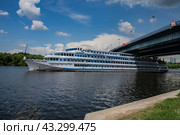 Теплоход Сергей Дягилев (2024 год). Редакционное фото, фотограф Сергей Чупахин / Фотобанк Лори