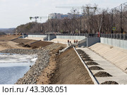 Строительство новой набережной реки Амур в городе Благовещенске. Амурская область, Россия. Благоустройство на Дальнем Востоке России (2023 год). Редакционное фото, фотограф Андрей Степанов / Фотобанк Лори