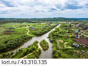 Село Суенга и река Бердь. Вид с высоты птичьего полёта. Новосибирская область, Маслянинский район, Западная Сибирь России. (2024 год). Стоковое фото, фотограф Евгений Мухортов / Фотобанк Лори
