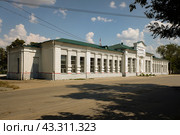 Железнодорожный вокзал города Скопин в Рязанской области. Солнечный день. (2021 год). Стоковое фото, фотограф Александр Кузнецов / Фотобанк Лори