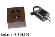 Электрическая розетка и электрические вилки на белом фоне. Electrical plug and electric socket on white background. Стоковое фото, фотограф Татьяна Д / Фотобанк Лори