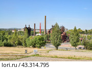 Панорама города с Лисьей горы. Музей-завод имени Куйбышева. Город Нижний Тагил. Свердловская область (2016 год). Стоковое фото, фотограф Александр Тараканов / Фотобанк Лори