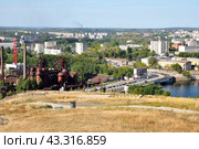 Панорама города с Лисьей горы. Музей-завод имени Куйбышева. Город Нижний Тагил. Свердловская область (2016 год). Стоковое фото, фотограф Александр Тараканов / Фотобанк Лори