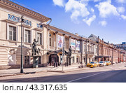 Улица Пречистенка,Галерея искусств Церетели, Москва (2023 год). Редакционное фото, фотограф Baturina Yuliya / Фотобанк Лори