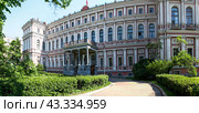 Николаевский дворец — западный вход. Санкт-Петербург (2024 год). Редакционное фото, фотограф Сергей Афанасьев / Фотобанк Лори