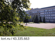 Здание Государственного Университета Управления ГУУ в Выхино, Москва. Солнечный летний день. (2021 год). Стоковое фото, фотограф Александр Кузнецов / Фотобанк Лори
