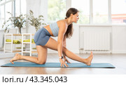 Young woman practicing vinyasa yoga in studio. Стоковое фото, фотограф Яков Филимонов / Фотобанк Лори