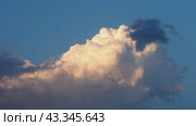 Beautiful yellow clouds in sky. Volumetric light effect. Sunrays are hidden behind approaching dark clouds. Cumulus convection in troposphere. Cumulonimbus vertical developed. Sunset and sunrays. Стоковое видео, видеограф Юлия Петровская / Фотобанк Лори