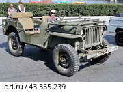 Автомобиль Willys Jeep MB. Выставка ретроавтомобилей в День города. Екатеринбург (2016 год). Редакционное фото, фотограф Александр Тараканов / Фотобанк Лори