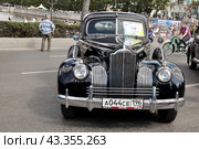 Packard One-Twenty 1941 года выпуска. Американский автомобиль представительского класса. Выставка ретроавтомобилей в День города. Екатеринбург (2016 год). Редакционное фото, фотограф Александр Тараканов / Фотобанк Лори
