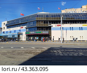 Деловой центр "Сапфир". Торговый центр "Богатырь". Супермаркет "Супер Лента"Краснобогатырская улица, 13. Район Богородское. Москва (2024 год). Редакционное фото, фотограф lana1501 / Фотобанк Лори