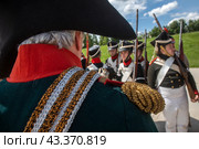 Реконструкторы в форме солдат русской армии Великой Отечественной войны 1812 года на площадке фестиваля "Времена и Эпохи" в городе Москве, Россия (2024 год). Редакционное фото, фотограф Николай Винокуров / Фотобанк Лори