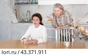 Mature mother expresses claims to adult daughter at home. Стоковое видео, видеограф Яков Филимонов / Фотобанк Лори