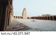 Great Mosque of Kairouan, also known Uqba Mosque, Kairouan, Tunisia - courtyard. Стоковое видео, видеограф Яков Филимонов / Фотобанк Лори