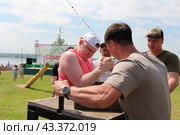 Армрестлинг праздник Сабантуй. Кто кого? (2024 год) Редакционное фото, фотограф хохрякова альбина накиповна / Фотобанк Лори