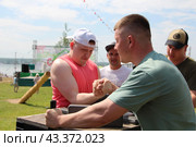 Армрестлинг праздник Сабантуй. Кто кого? (2024 год) Редакционное фото, фотограф хохрякова альбина накиповна / Фотобанк Лори