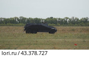 Old armored car from the second world war is moving through the meadow (2019 год). Редакционное видео, видеограф Александр Прошкин / Фотобанк Лори