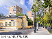 Улица Пречистенка, Гагаринский переулок, Дом В.И. Штейнгейля – Лопатиных, Москва (2023 год). Стоковое фото, фотограф Baturina Yuliya / Фотобанк Лори