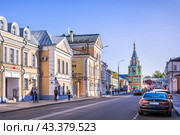 Улица Большая Полянка, дом купцов Абрамовых, Григориевская церковь, Москва (2023 год). Редакционное фото, фотограф Baturina Yuliya / Фотобанк Лори