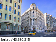 Улица Большая Полянка, Доходный дом М.И. Алексеева, Москва (2023 год). Редакционное фото, фотограф Baturina Yuliya / Фотобанк Лори