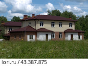 Таунхаус на две семьи дуплекс (2024 год). Стоковое фото, фотограф MК / Фотобанк Лори
