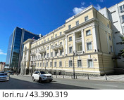 Владивосток, Океанский проспект, 19 А. Здание гостиницы «Красный Владивосток» 1939 года постройки. Редакционное фото, фотограф Овчинникова Ирина / Фотобанк Лори