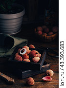 Delicious Lychee Fruits in Rustic Wooden Box. Стоковое фото, фотограф Всеволод Белоусов / Фотобанк Лори