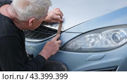 Car body shop. Repair man processes the welding seam using an angle grinder on replaced car part. Professional Body master grind old paint and rust. Rusty damage. Rusting car. Hands with tool close-up. Стоковое видео, видеограф Марина Демидюк / Фотобанк Лори
