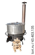 Старая походно-полевая кухня на белом фоне. An old camping and field kitchen on a white background.. Стоковое фото, фотограф Татьяна Д / Фотобанк Лори