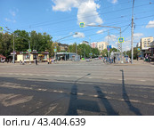 Первомайская улица в месте пересечения с 9-ой Парковой улицей. Москва (2023 год). Редакционное фото, фотограф lana1501 / Фотобанк Лори