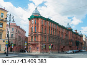 Санкт-Петербург. Доходный дом А. В. Рерберг -  Высшее художественно-промышленное училище им. В. И. Мухиной. Корпус. Редакционное фото, фотограф Татьяна Шикова / Фотобанк Лори