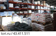 Interior of warehouse of local garden store filled with natural and synthetic multinutrient fertilizers (2023 год). Редакционное видео, видеограф Яков Филимонов / Фотобанк Лори