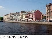 Дома Полторацких — памятник архитектуры, три стоящих подряд здания на набережной реки Фонтанки, 97, 99 литеры А, Б, В, 101. Дом 101 также известен как дом Оленина. Крыловские места.Санкт-Петербург (2024 год). Редакционное фото, фотограф Сергей Афанасьев / Фотобанк Лори