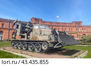 Котлованная машина МДК-2. Военно-исторический музей артиллерии, инженерных войск и войск связи Министерства обороны Российской Федерации, Санкт-Петербург (2023 год). Редакционное фото, фотограф Мария Кылосова / Фотобанк Лори
