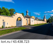 View of the fortress wall of Pokrovsky town from Sapernaya Street (2024 год). Стоковое фото, фотограф Михаил Аккуратoв / Фотобанк Лори
