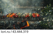 Вкусные овощи на гриле: перец, кукуруза и зелень на углях. Стоковое AI-видео, аниматор Анна Добрыдень / Фотобанк Лори