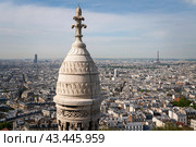 Panoramic view of the city and the Eiffel Tower from the observation deck on the dome of the Basilica of the Sacred Heart of Montmartre on a sunny summer day, Paris, France. Стоковое фото, фотограф Ula Ulachka / Фотобанк Лори
