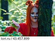 Девушка в образе белки. Стоковое фото, фотограф Антон Камынин / Фотобанк Лори