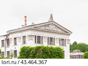 Старая фондовая оранжерея в Главном ботаническом саду им. Н.В. Цицина РАН (2024 год). Редакционное фото, фотограф Алёшина Оксана / Фотобанк Лори