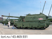 Самоходная 152-мм артиллерийская установка 2С33 «Мста-СМ» на международном военно-техническом форуме "Армия-2022". Парк "Патриот" Редакционное фото, фотограф Виктор Карасев / Фотобанк Лори