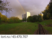 Радуга в небе над Минской ДЖД, Беларусь (2018 год). Стоковое фото, фотограф Алексей Иванов / Фотобанк Лори