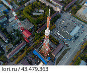 Городской пейзаж с телебашней, жилыми и промышленными зданиями. Тюмень (2021 год). Стоковое фото, фотограф Сергей Буторин / Фотобанк Лори