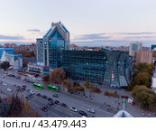 Бизнес-центр Газойл-Плаза и улица Республики. Тюмень (2021 год). Редакционное фото, фотограф Сергей Буторин / Фотобанк Лори
