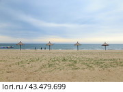 Пляж в Циньхуандао, Китай, район Шаньхайгуань (2024 год). Стоковое фото, фотограф Римма Тельнова / Фотобанк Лори