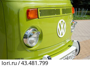 Front view of the hood of a green retro Volkswagen Kombi (T2) bus parked on tiles in a park. Cheboksary, Russia. 6/15/2024. Редакционное фото, фотограф Alexander / Фотобанк Лори