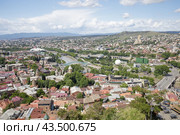Вид на центральную часть Тбилиси со смотровой площадки (2024 год). Стоковое фото, фотограф Иван Аборнев / Фотобанк Лори