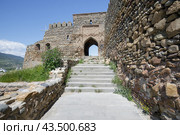 Вход в древнюю крепость в Гори, Грузия (2024 год). Стоковое фото, фотограф Иван Аборнев / Фотобанк Лори