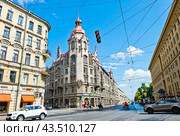 Все виды транспорта на улицах Петербурга (2024 год). Редакционное фото, фотограф E. O. / Фотобанк Лори